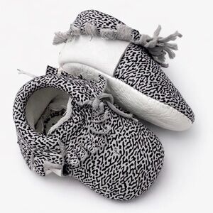 Freshly Picked Baby Leather Moccasins 1 GUC Black/ White